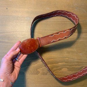 Vintage-inspired leather buckle belt